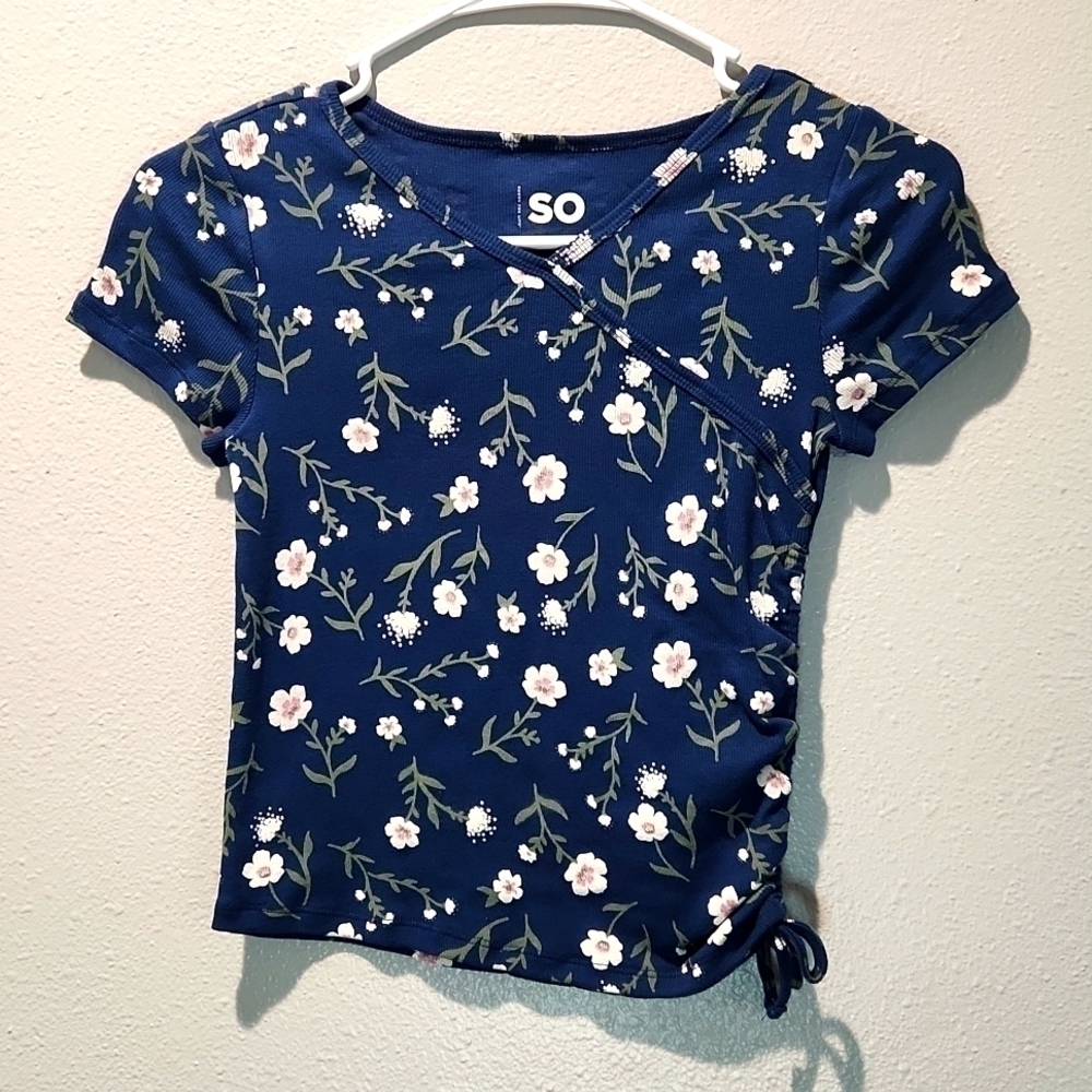 SO GIRLS NAVY FLORAL SHORTSLEEVE TOP SZ MEDIUM